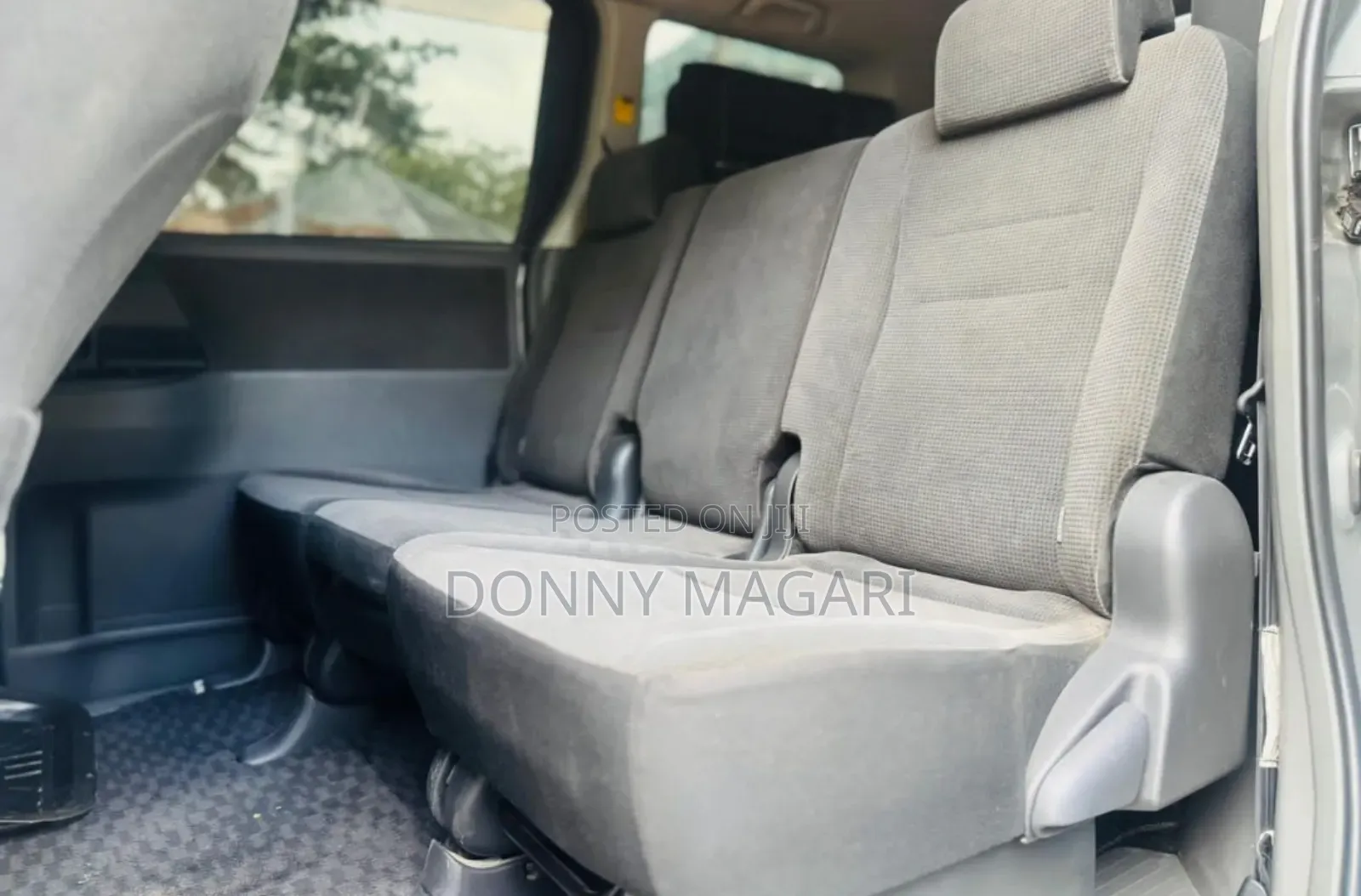 Toyota Noah 2010 Silver