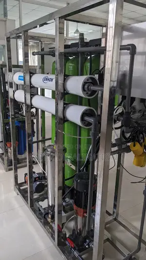 Reverse Osmosis Machine for Water Desalination and Treatment