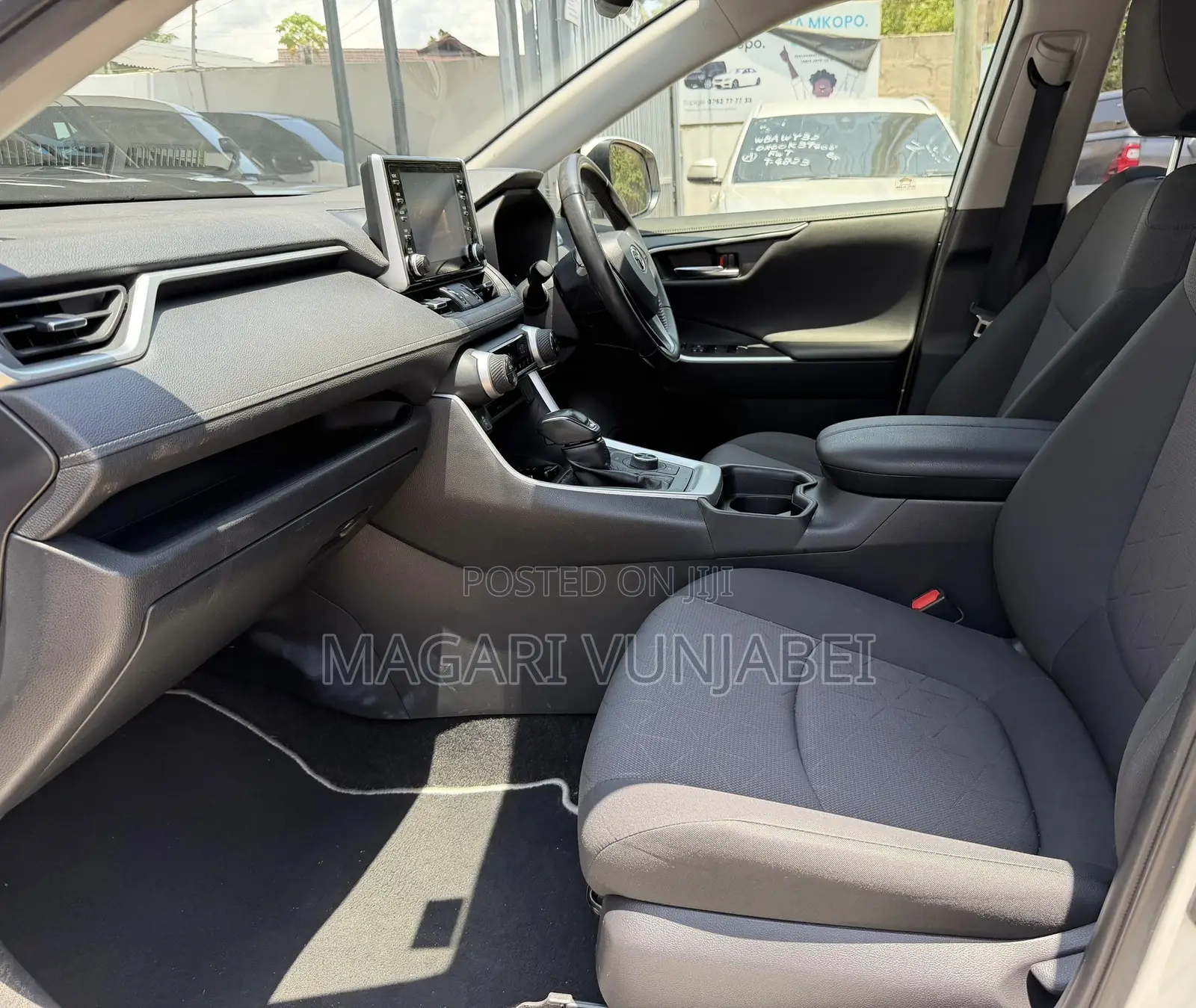 Toyota RAV4 Hybrid 2019 Off white