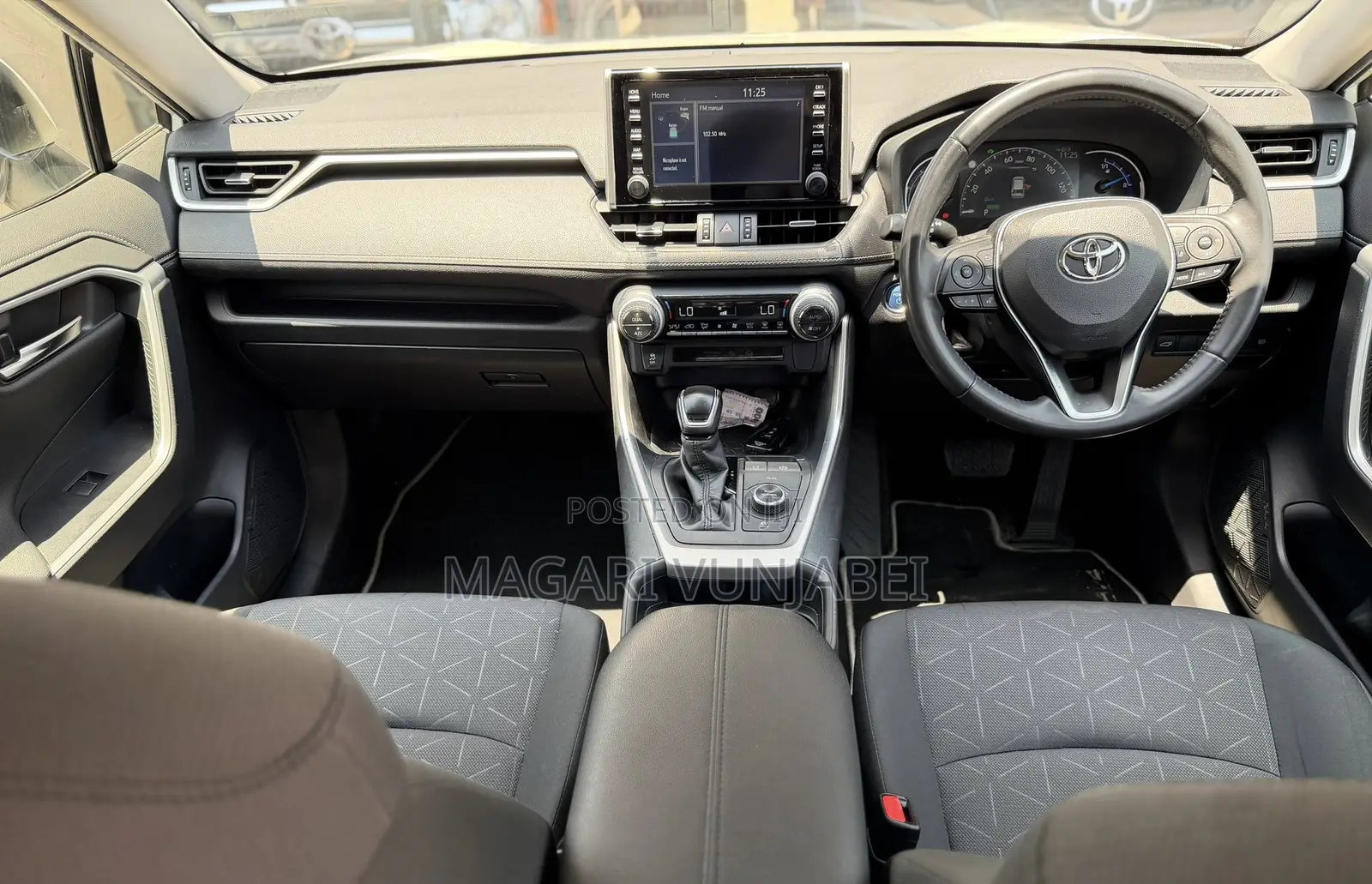 Toyota RAV4 Hybrid 2019 Off white