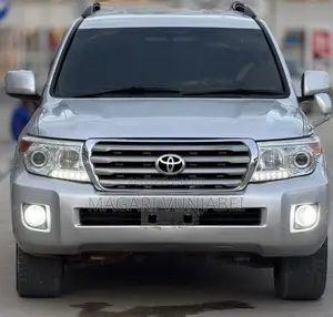 Toyota Land Cruiser 2015 Silver