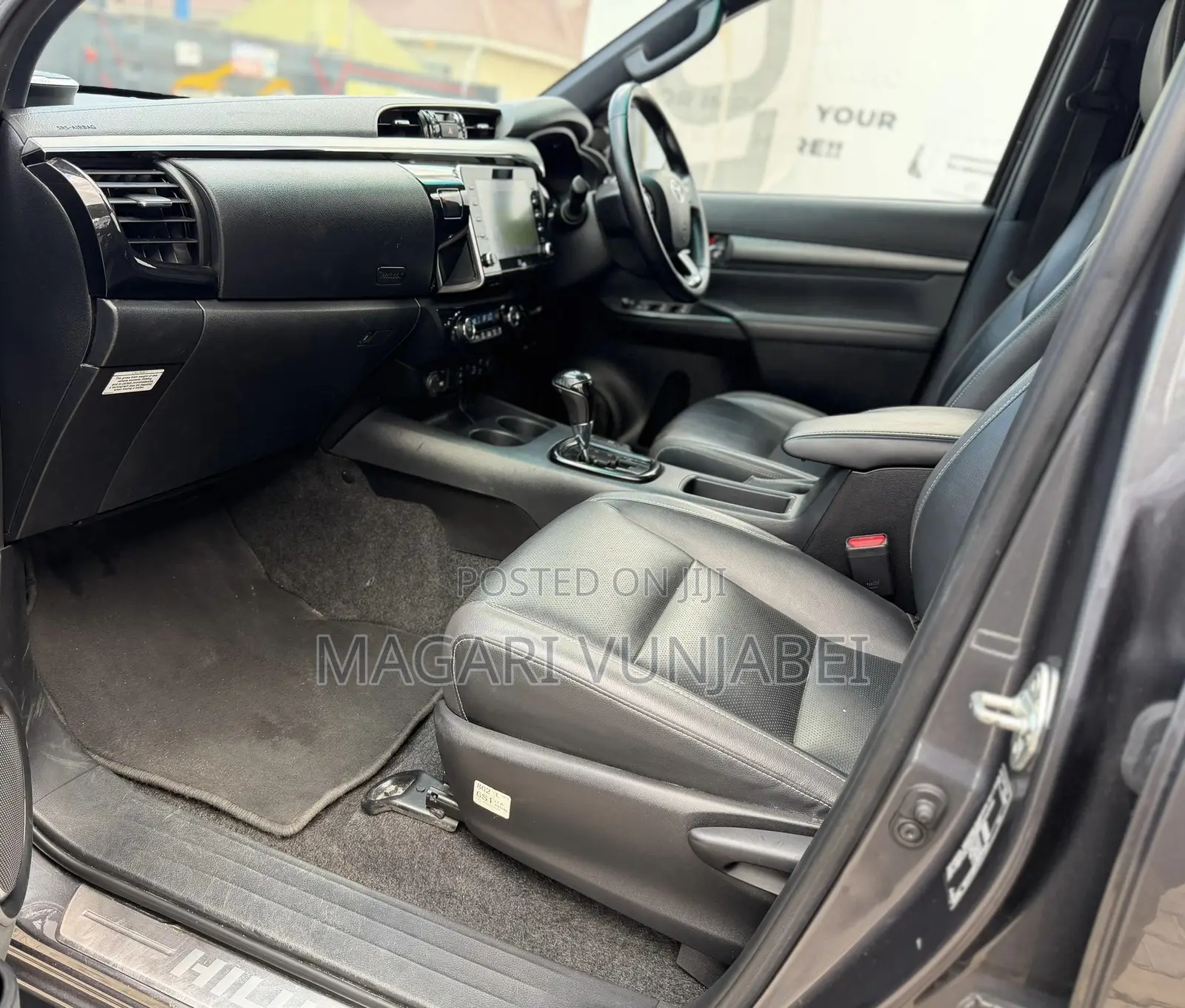 Toyota Hilux 2021 Silver