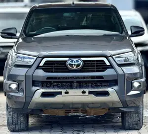 Toyota Hilux 2021 Silver