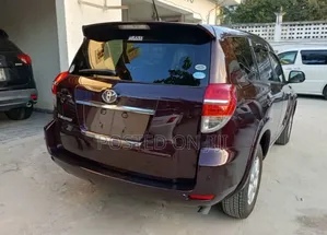 Toyota Vanguard 2010 Maroon