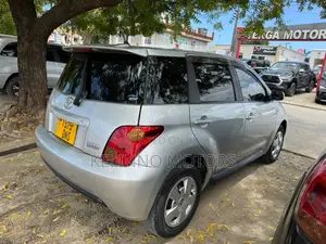 Toyota IST 2003 Silver