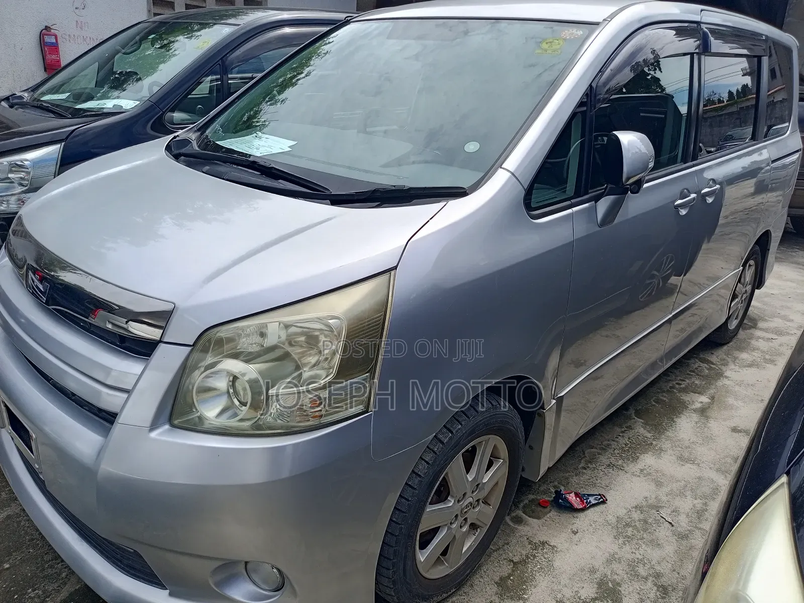 Toyota Noah 2.0 143hp AWD (7 Seater) 2008 Silver