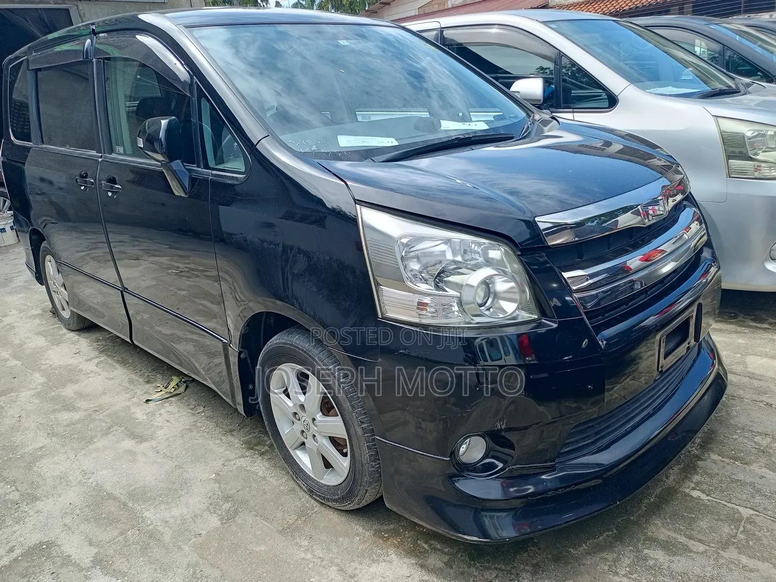 Toyota Noah 2.0 143hp AWD (8 Seater) 2008 Black