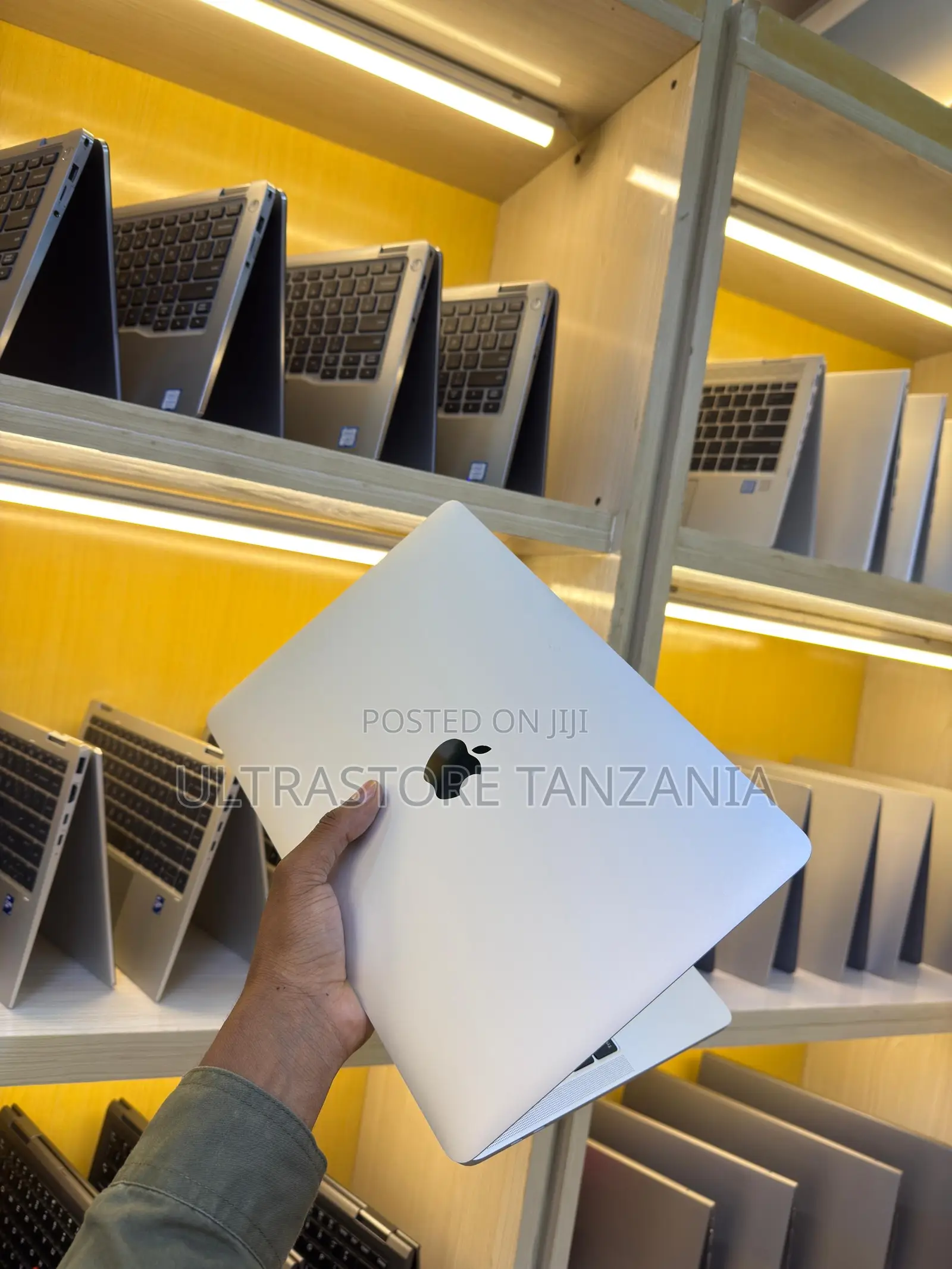 New Laptop Apple MacBook Pro 2019 16GB Intel Core I5 SSD 256GB