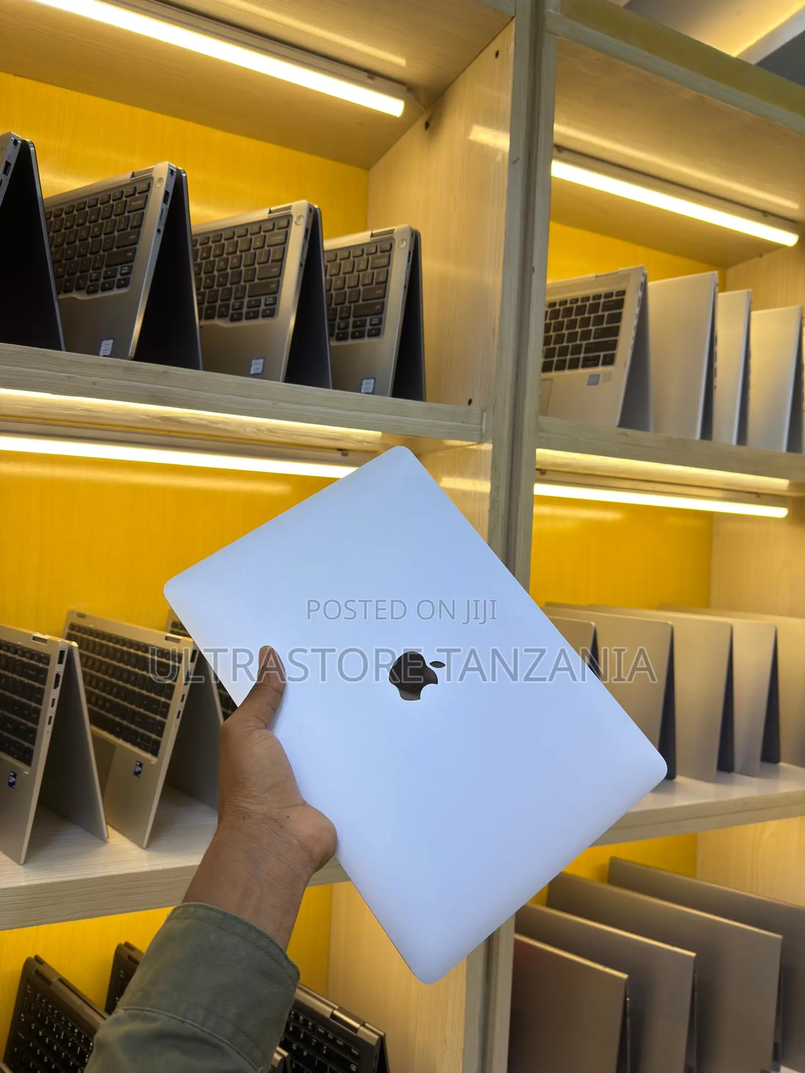 New Laptop Apple MacBook Pro 2019 16GB Intel Core I5 SSD 256GB