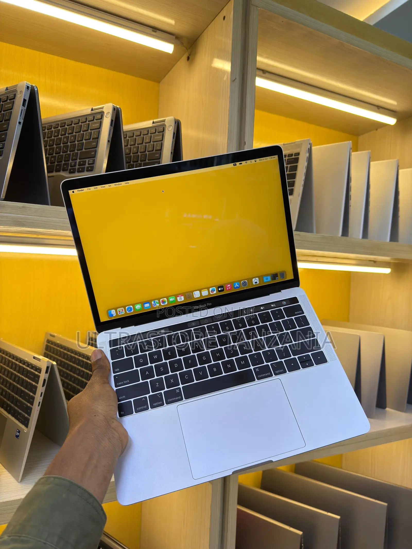 New Laptop Apple MacBook Pro 2019 16GB Intel Core I5 SSD 256GB