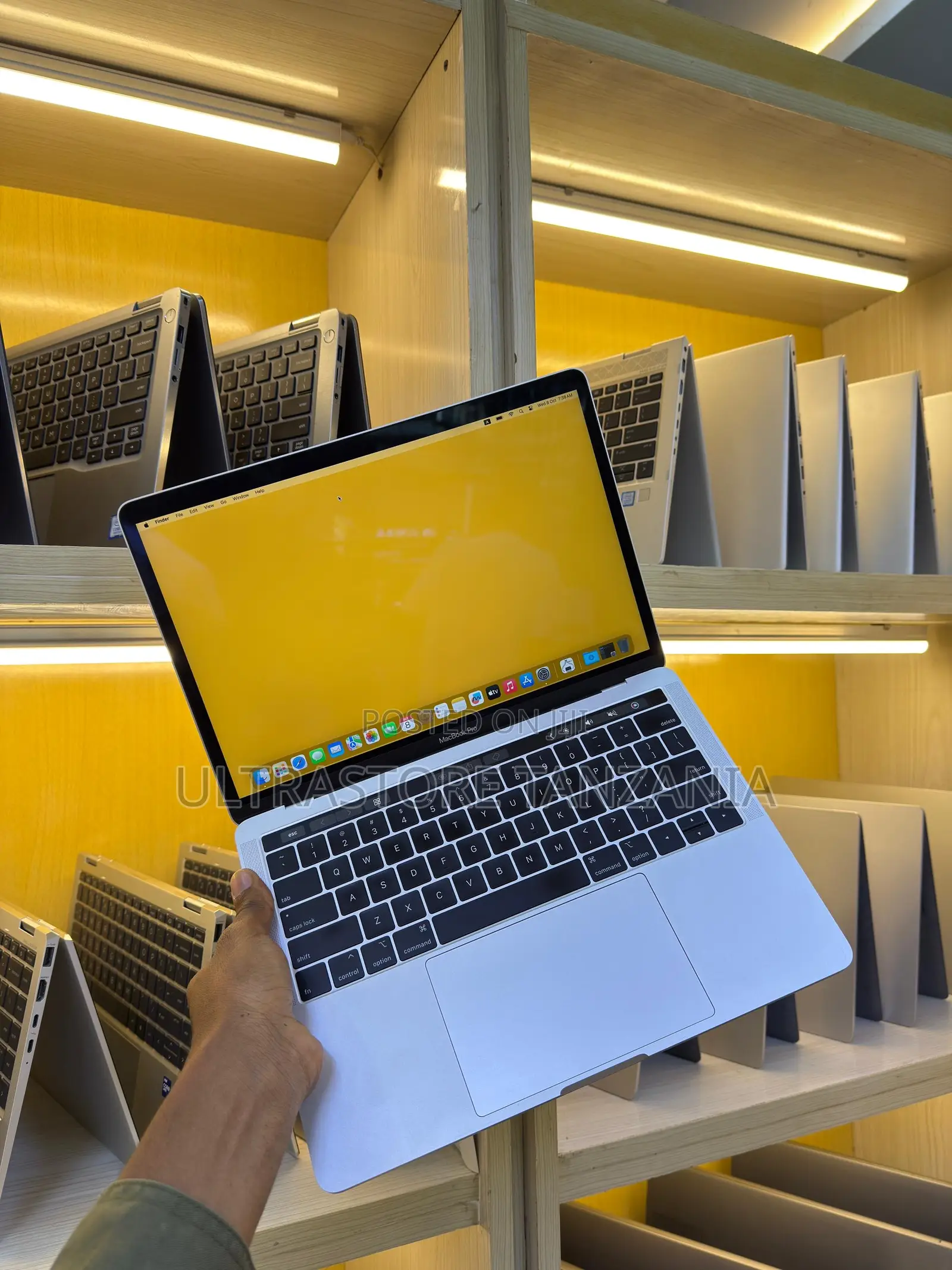 New Laptop Apple MacBook Pro 2019 16GB Intel Core I5 SSD 256GB