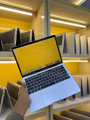New Laptop Apple MacBook Pro 2019 16GB Intel Core I5 SSD 256GB