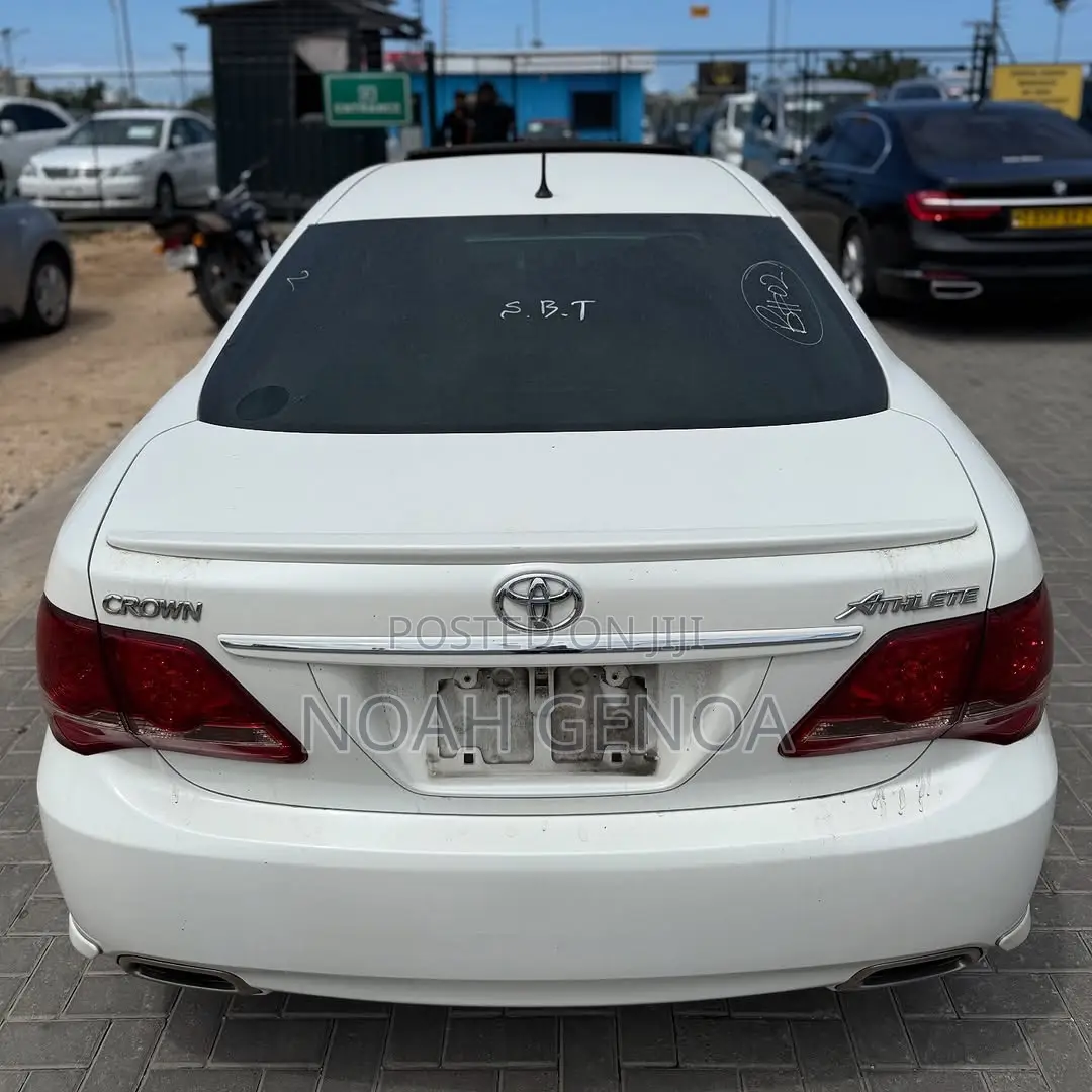 Toyota Crown 2009 White