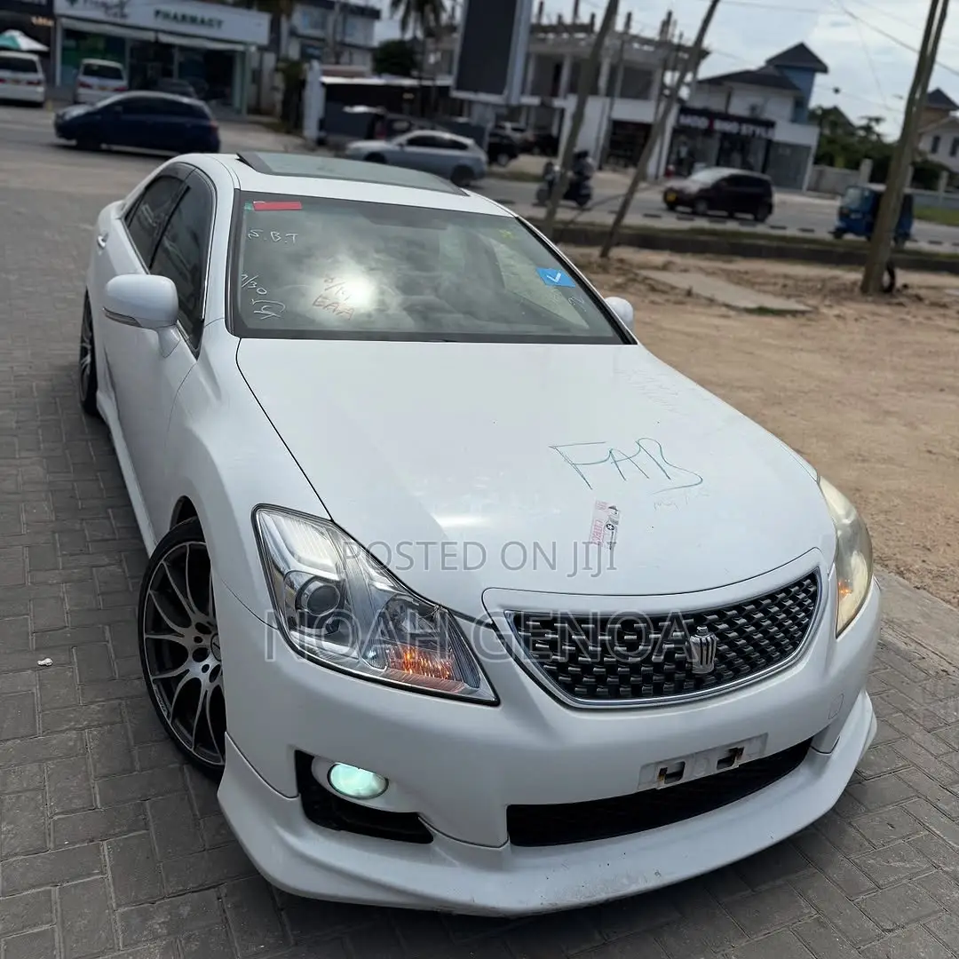 Toyota Crown 2009 White