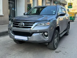 Toyota Fortuner 2.4 D AWD 2018 Gray