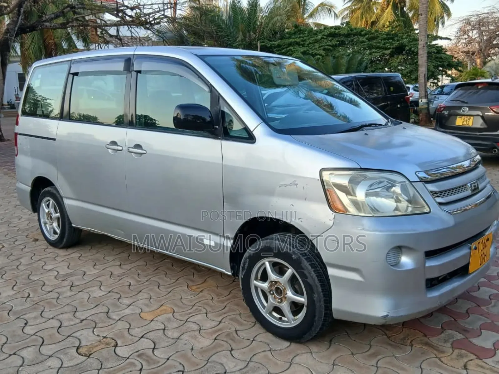 Toyota Noah 2005 Silver