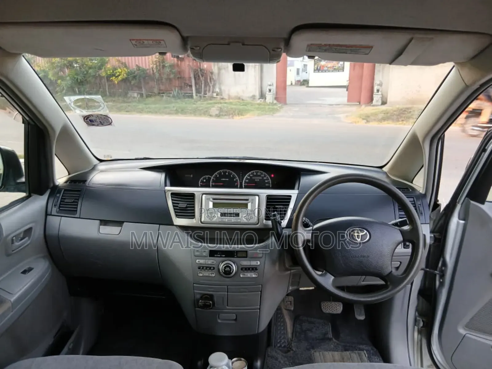 Toyota Noah 2005 Silver