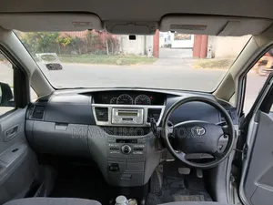 Toyota Noah 2005 Silver