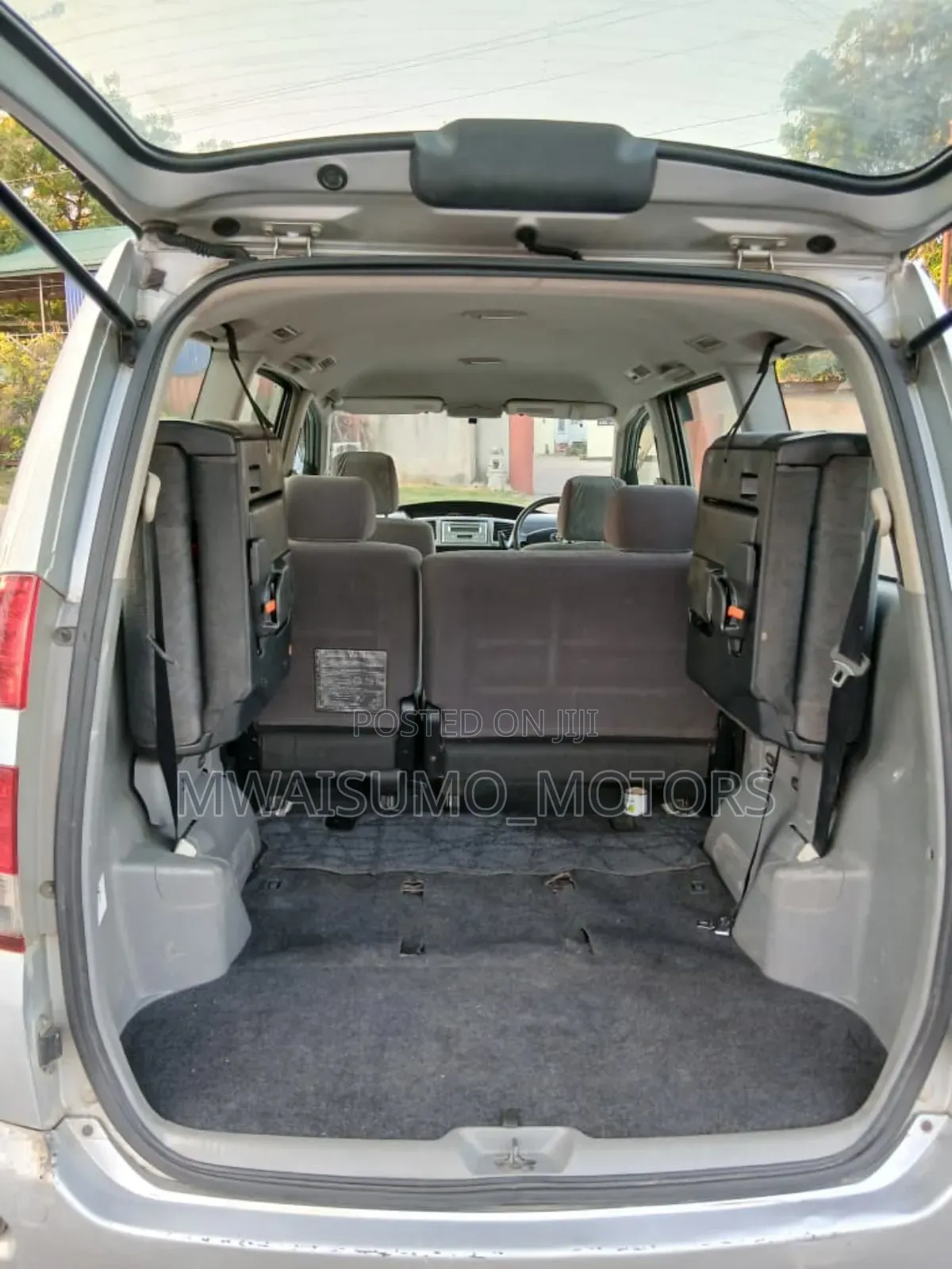 Toyota Noah 2005 Silver