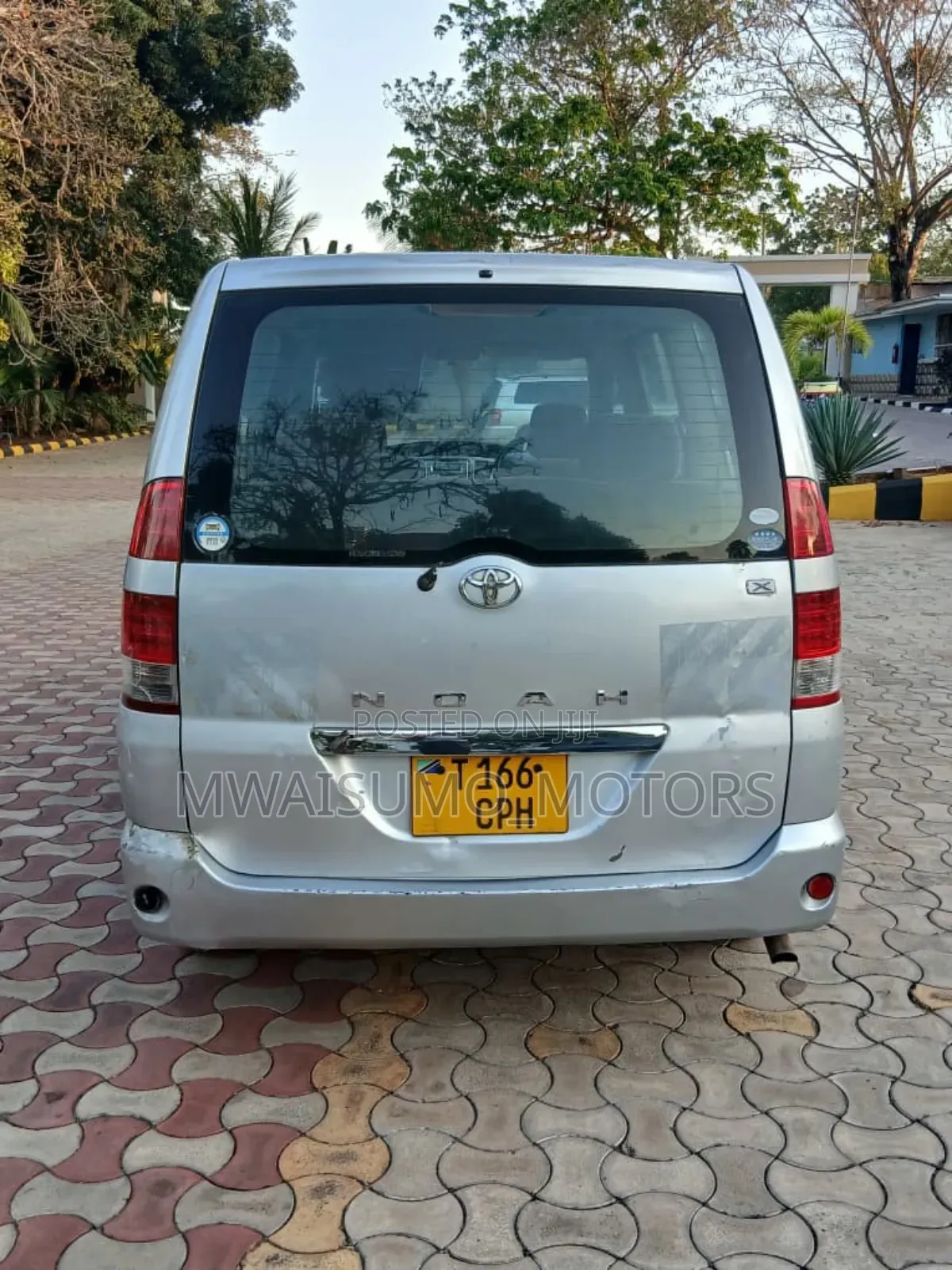 Toyota Noah 2005 Silver