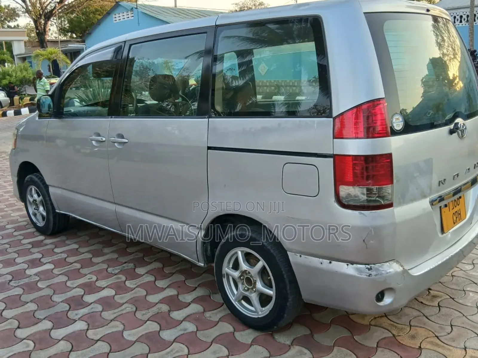 Toyota Noah 2005 Silver