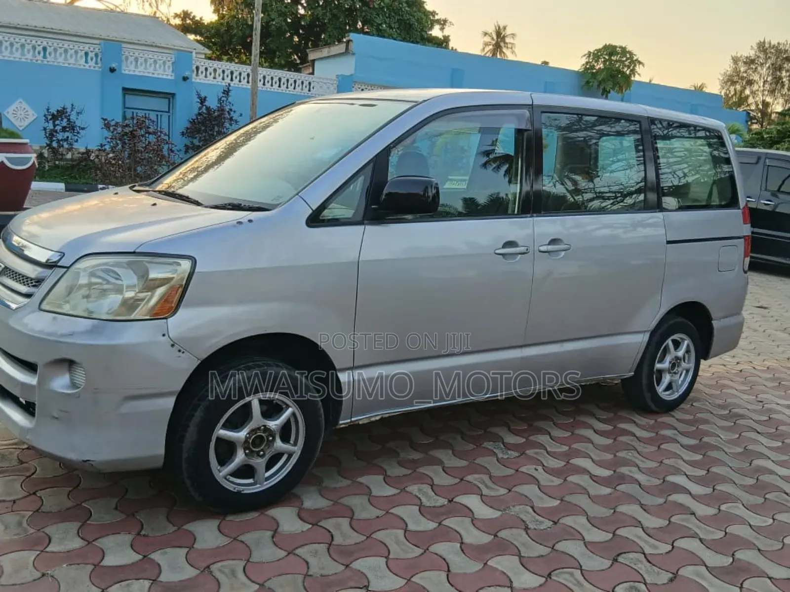Toyota Noah 2005 Silver