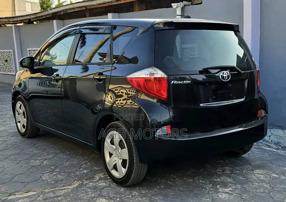 Toyota Ractis 2012 Black