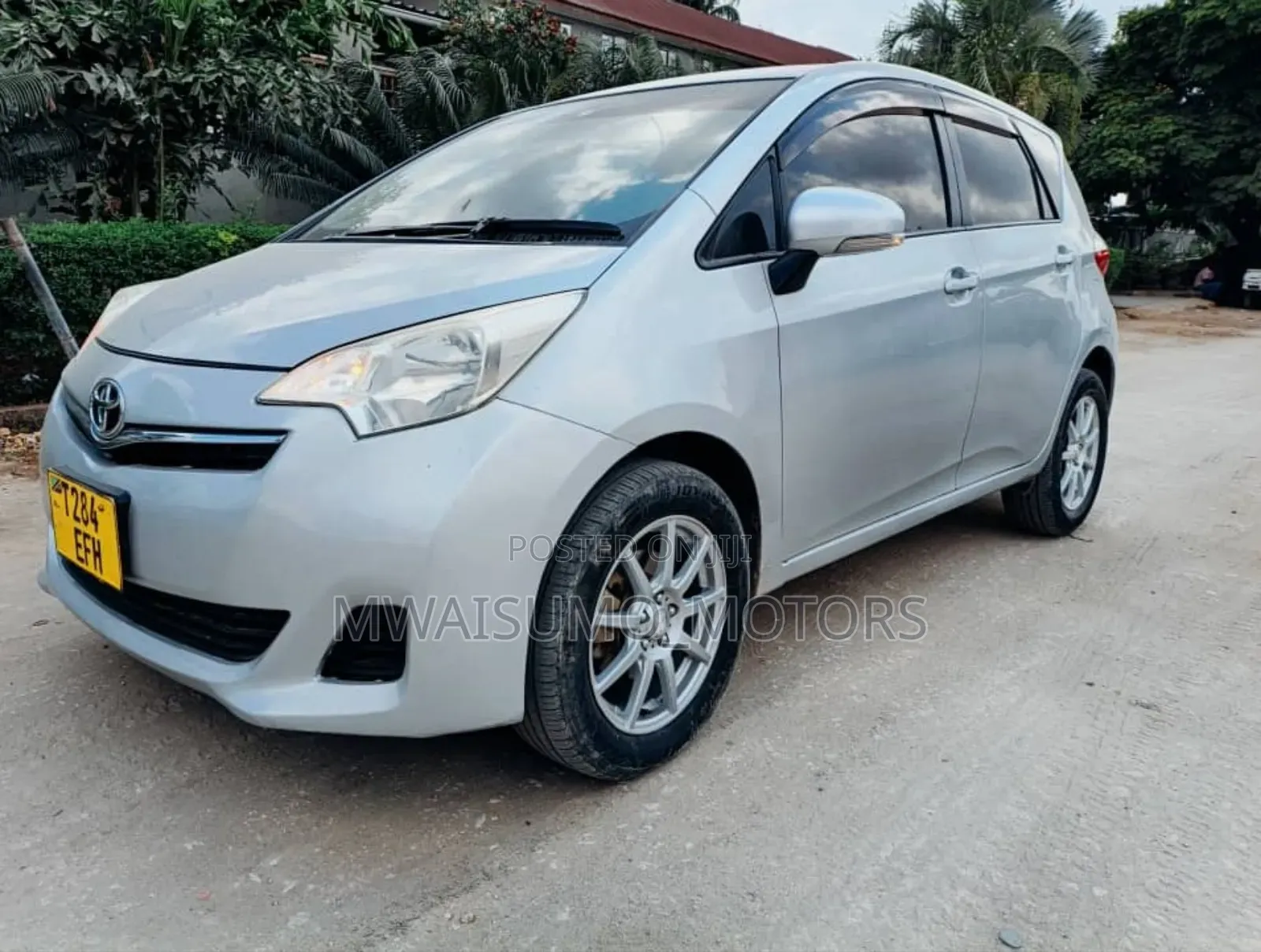 Toyota Ractis 2012 Silver
