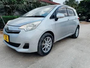Toyota Ractis 2012 Silver