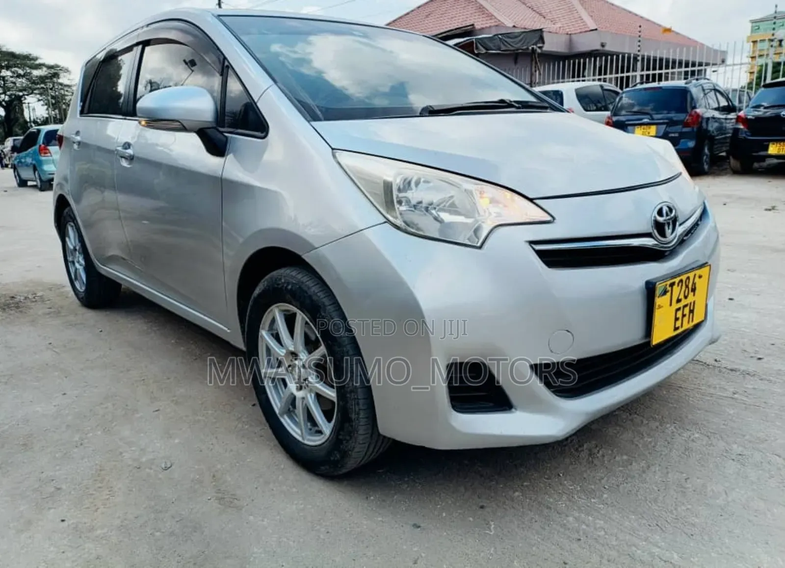 Toyota Ractis 2012 Silver