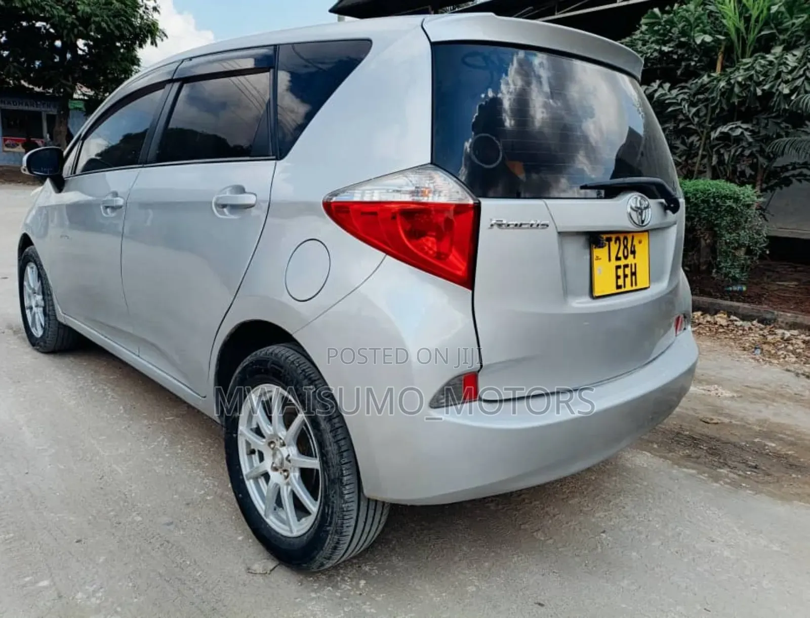 Toyota Ractis 2012 Silver