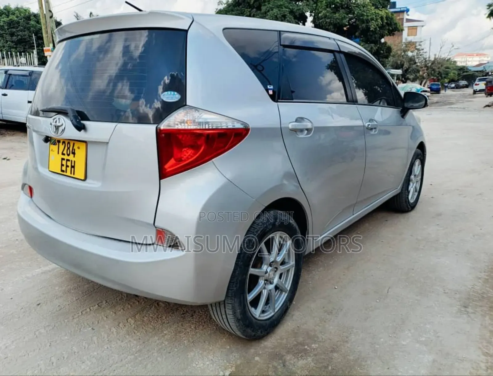 Toyota Ractis 2012 Silver