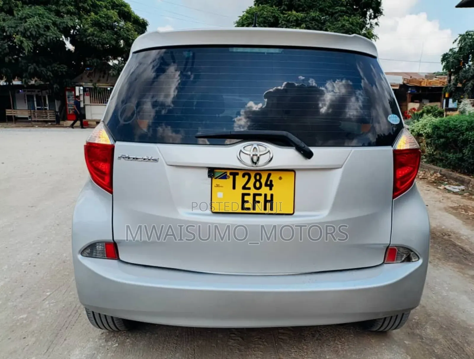 Toyota Ractis 2012 Silver