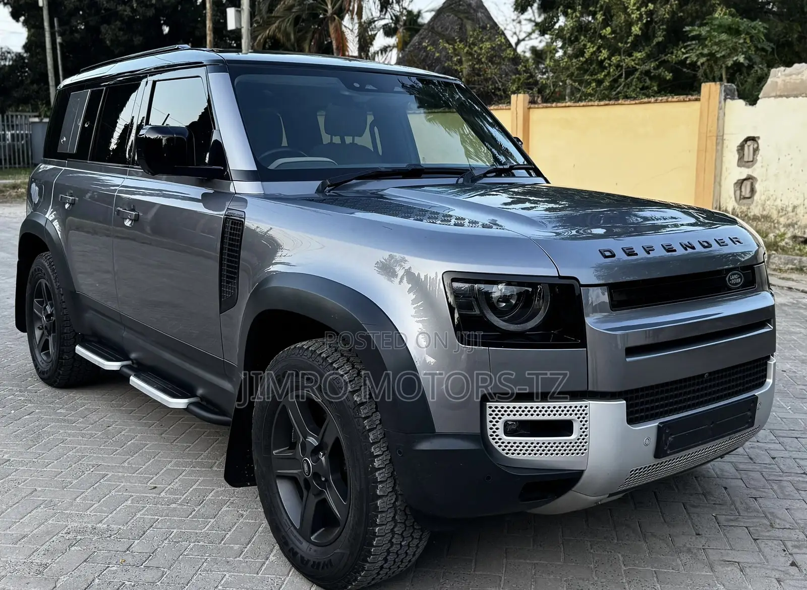 Land Rover Defender 2025 Gray