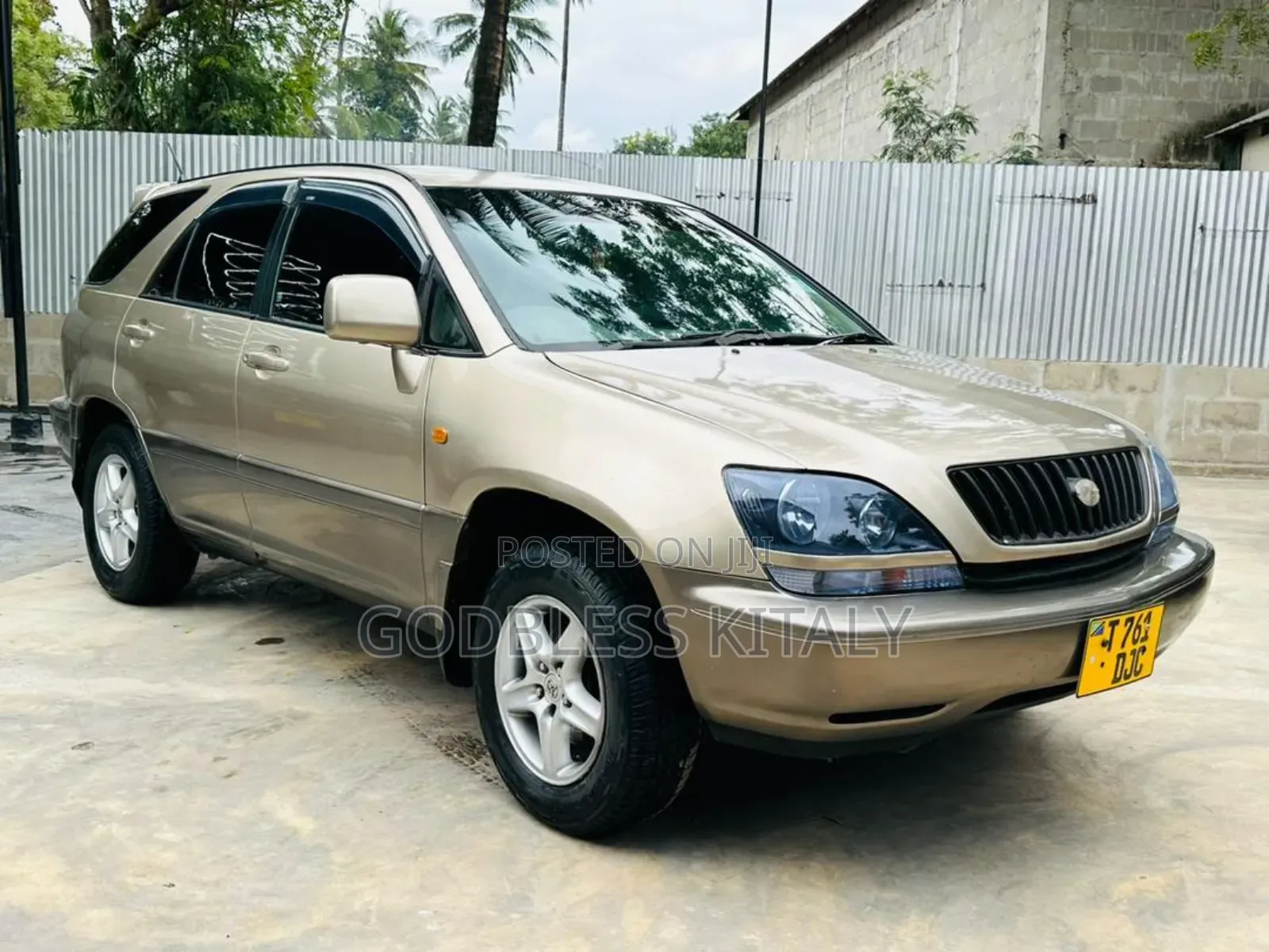 Toyota Harrier 2002 Gold