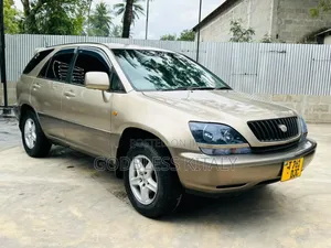 Toyota Harrier 2002 Gold