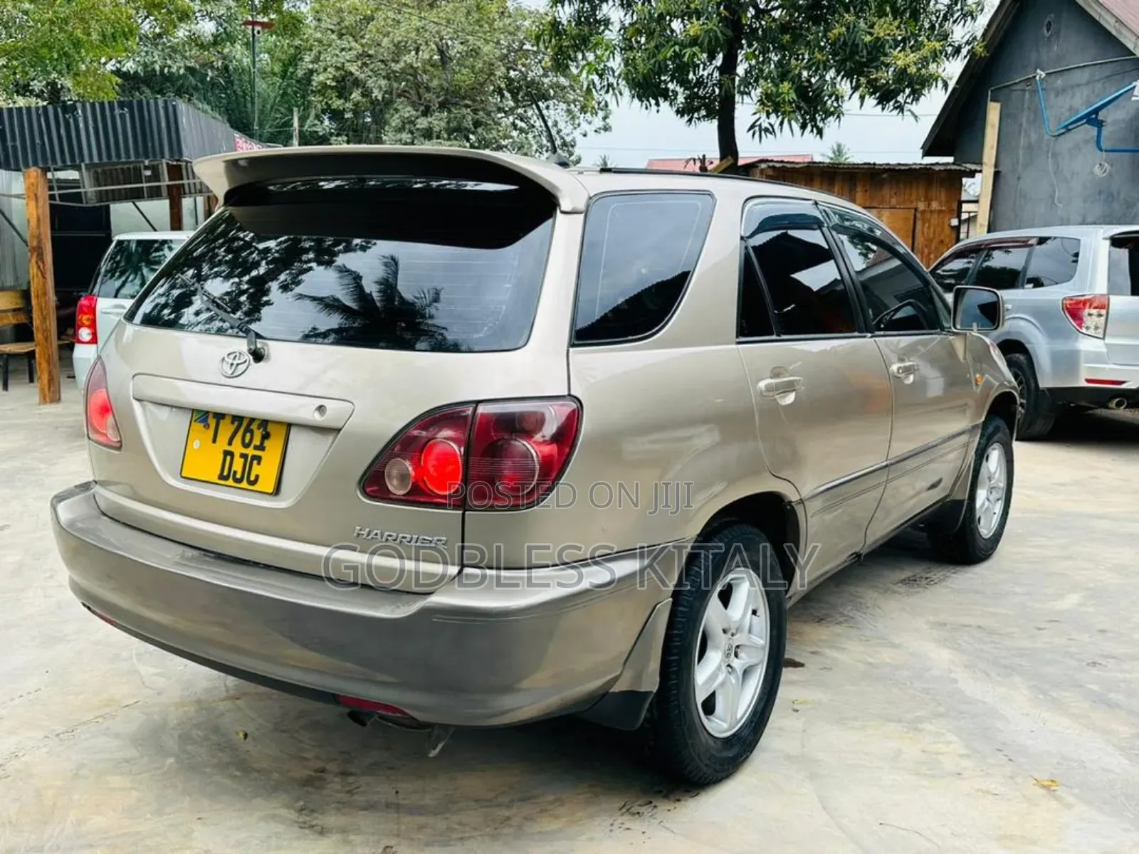 Toyota Harrier 2002 Gold