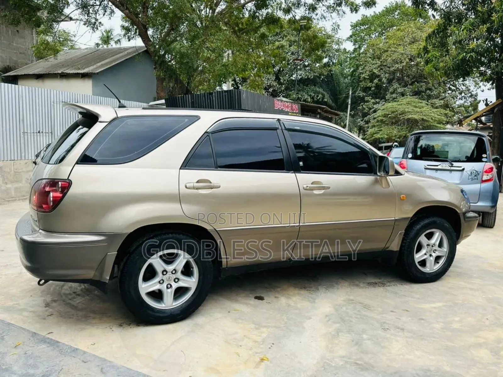 Toyota Harrier 2002 Gold