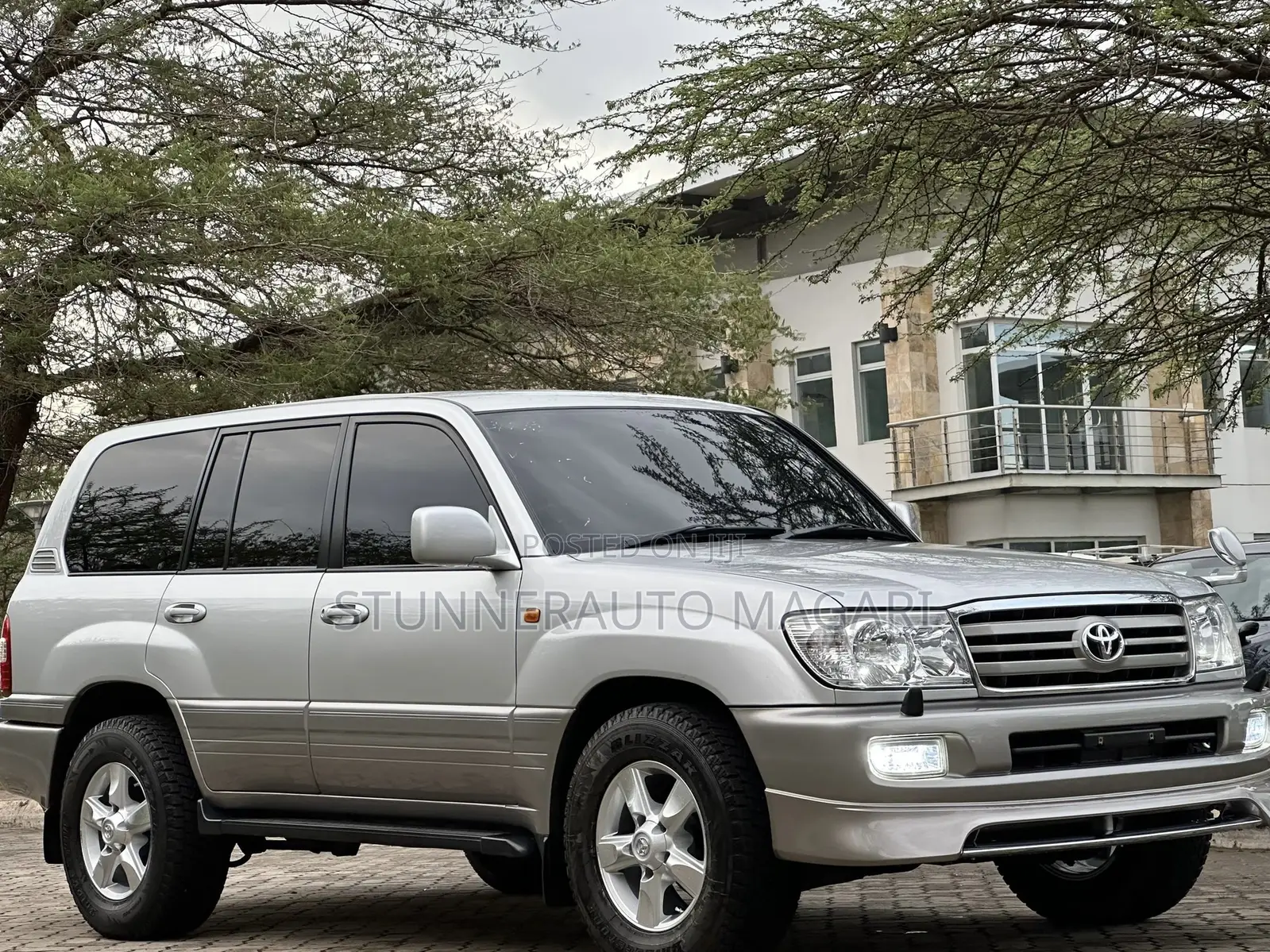 Toyota Land Cruiser 2005 Gray