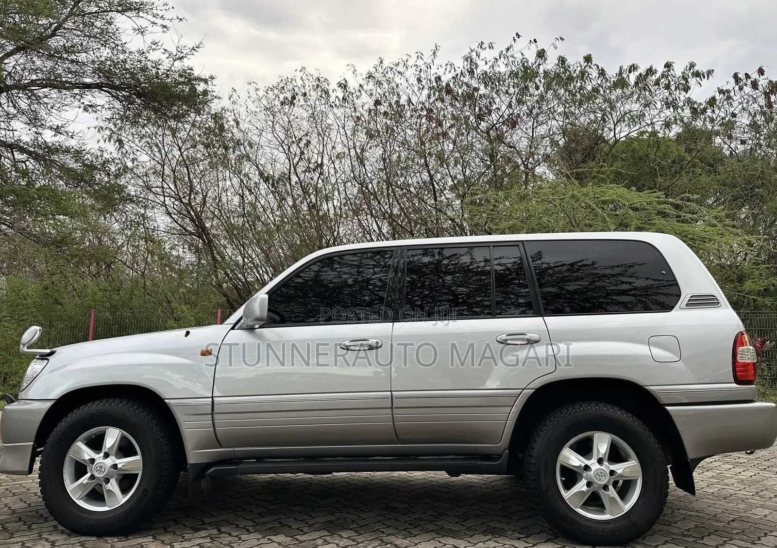 Toyota Land Cruiser 2005 Gray