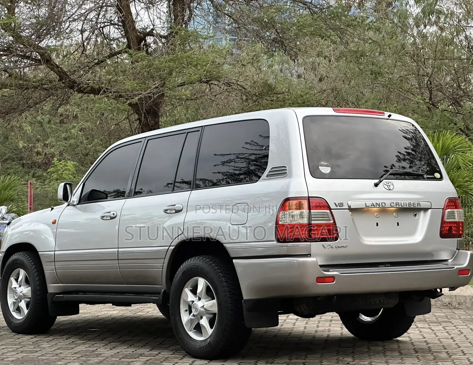 Toyota Land Cruiser 2005 Gray