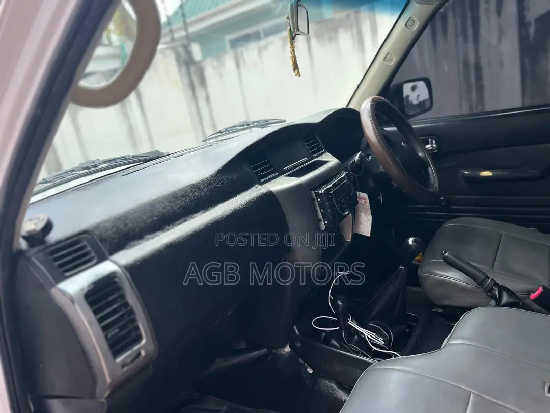 Nissan Patrol 2010 White