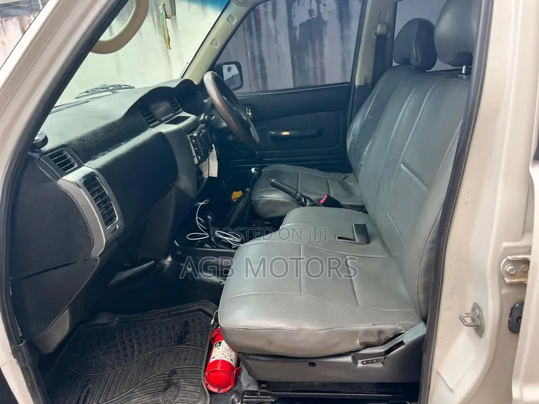 Nissan Patrol 2010 White