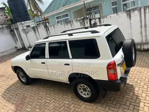 Nissan Patrol 2010 White