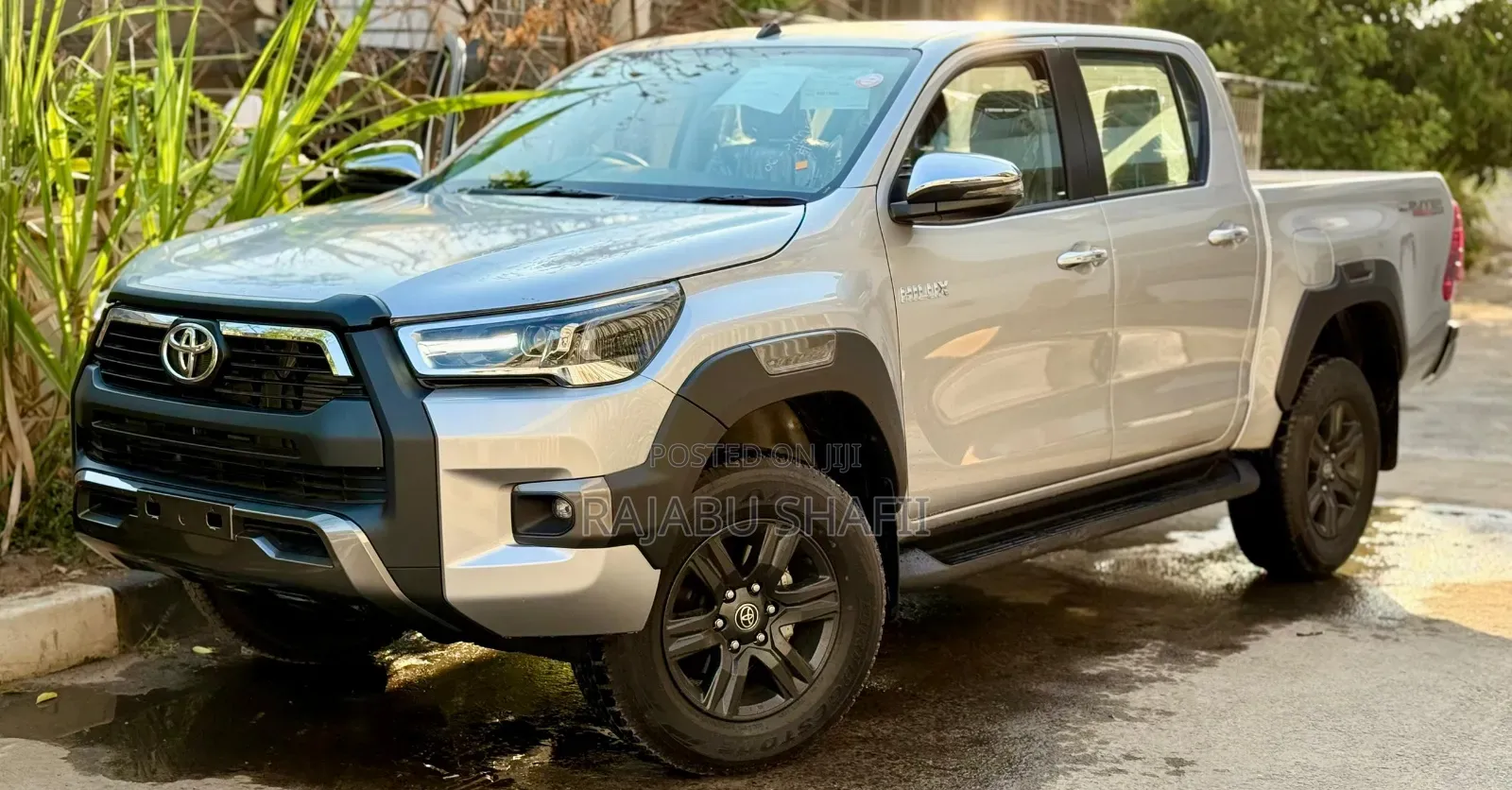 Toyota Hilux 2025 Silver