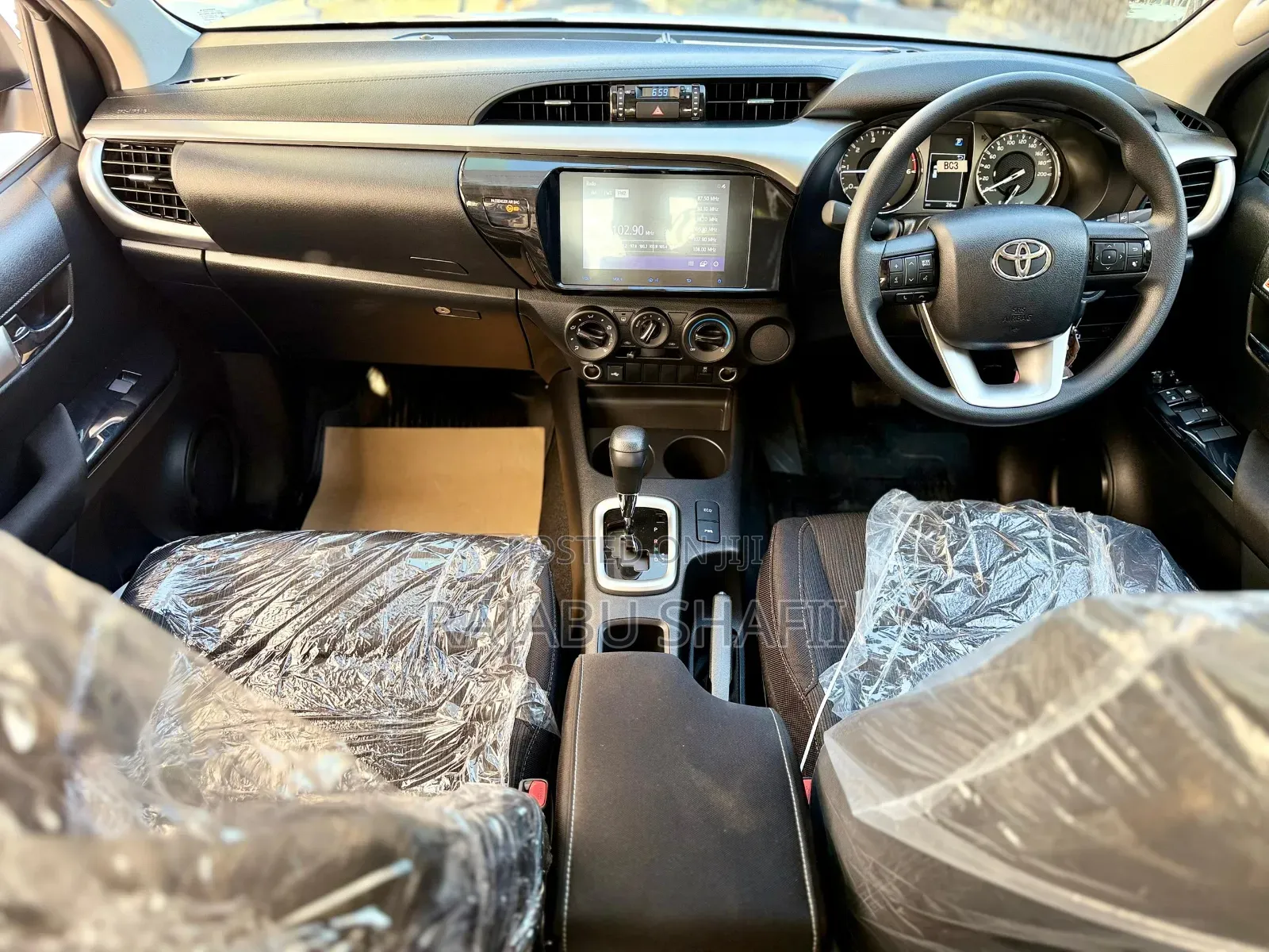 Toyota Hilux 2025 Silver