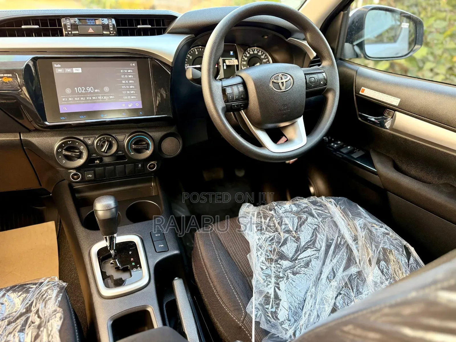 Toyota Hilux 2025 Silver