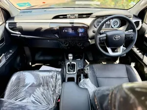 Toyota Hilux 2025 Gray