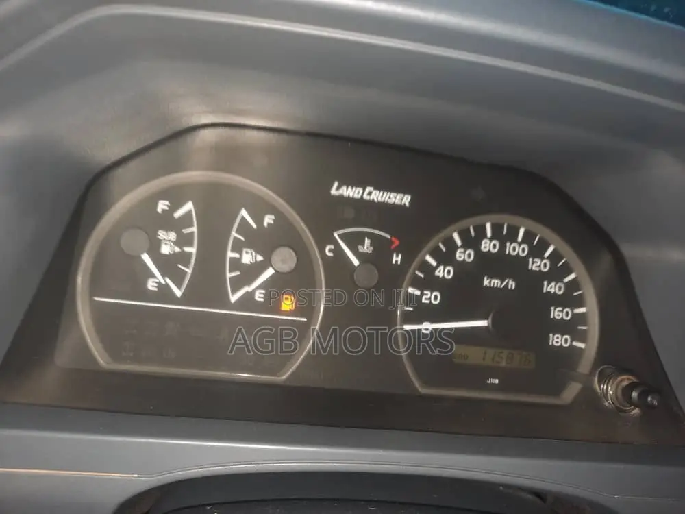 Toyota Land Cruiser 2010 White