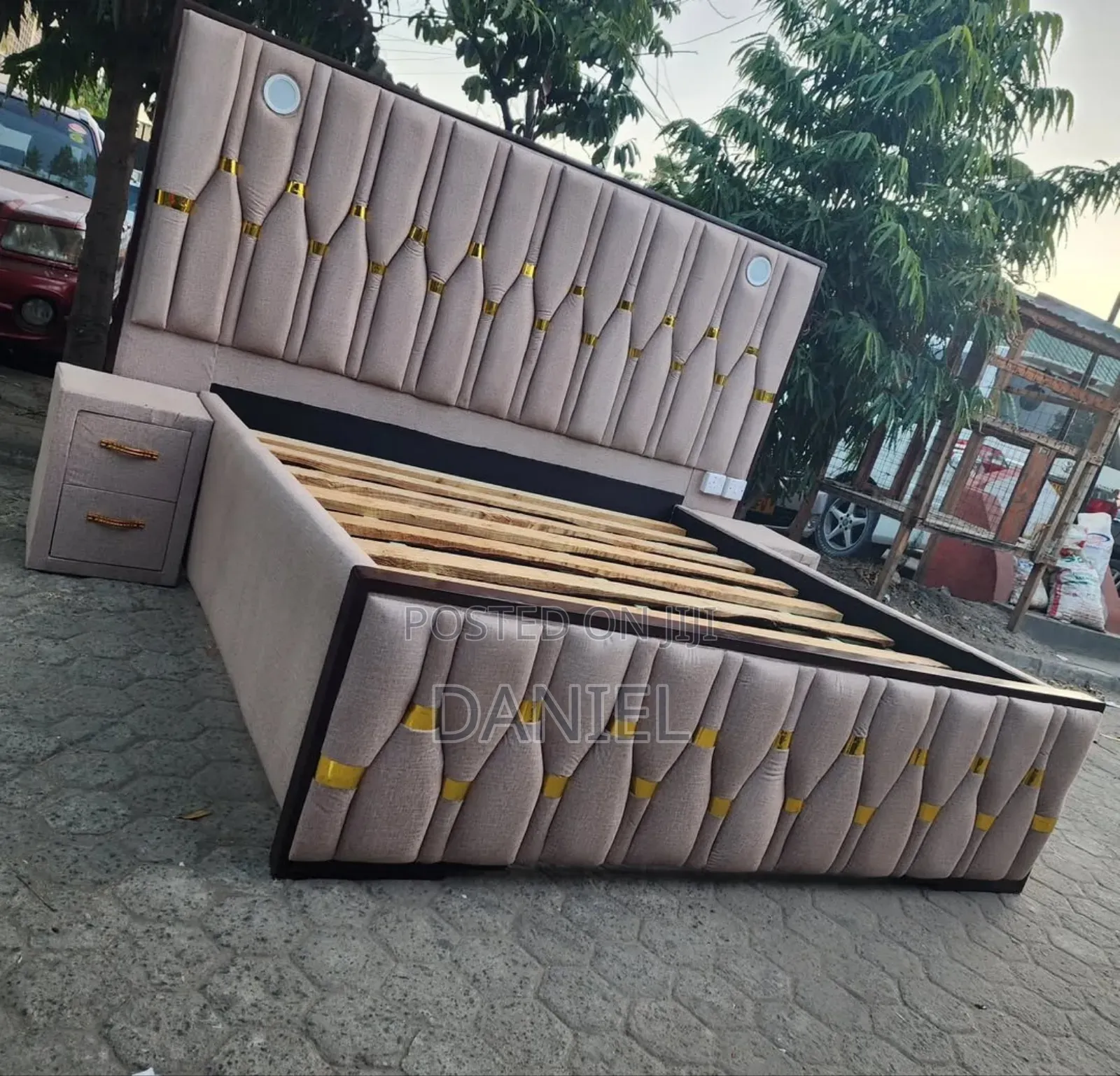 Bedsofa Yenye Local Bond 5*6 Full Bando Na Bedside